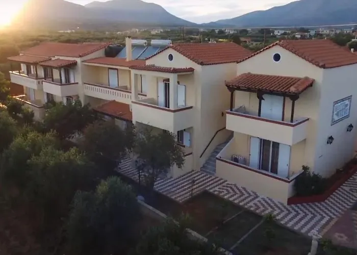 Проживание в семье Takis