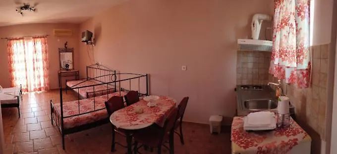 Takis Проживание в семье